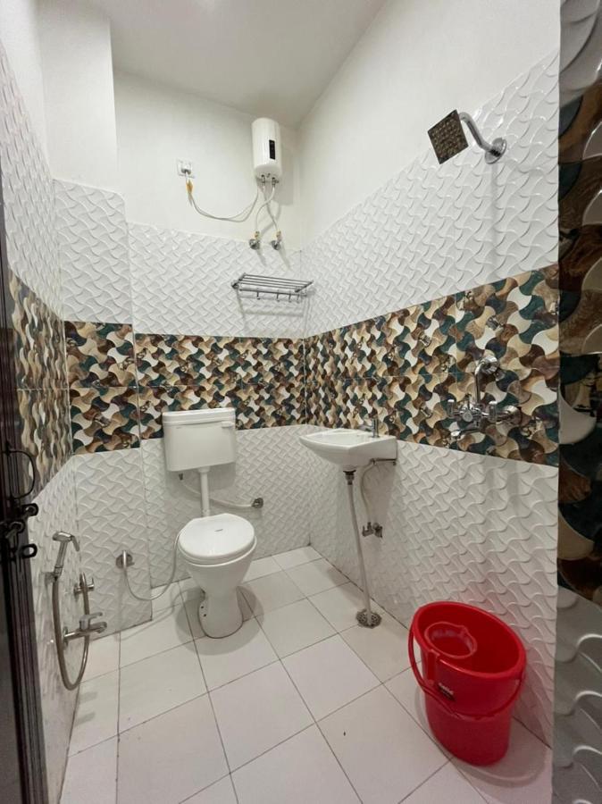 Lotus Paying Guest House พาราณสี ภายนอก รูปภาพ