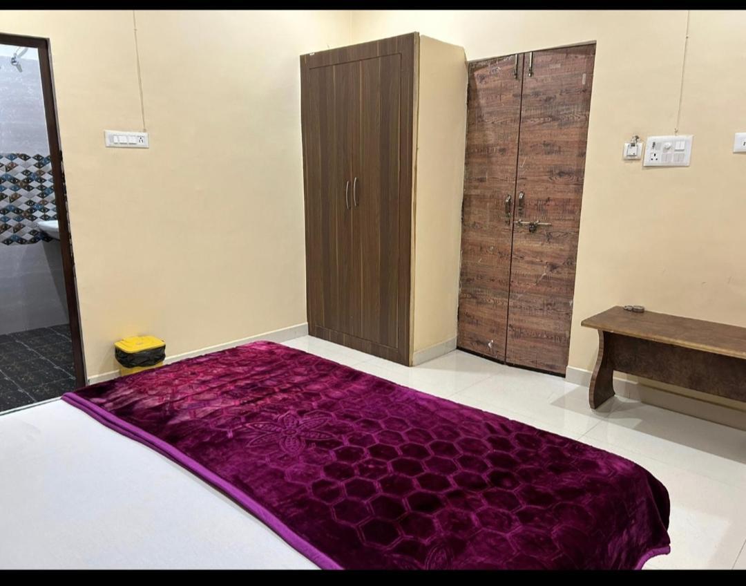 Lotus Paying Guest House พาราณสี ภายนอก รูปภาพ